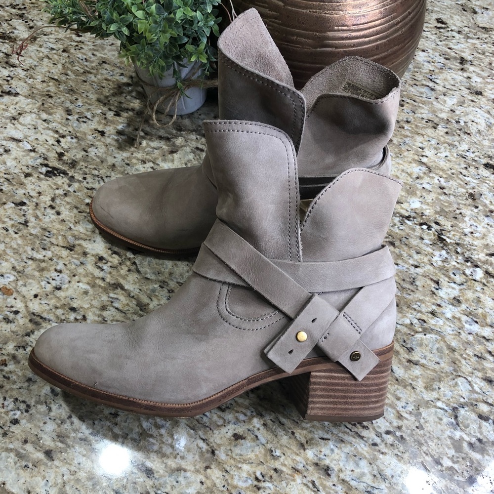 Ugg Australia Elora Leather Almond Toe Ankle Boots Sahara 9.5